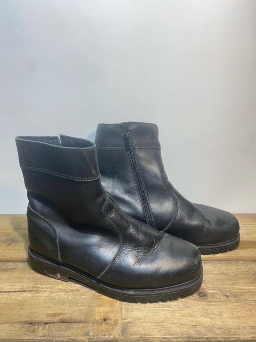 Logistik Black Leather Zip Ankle boots Size 9 Wide Made In Canada